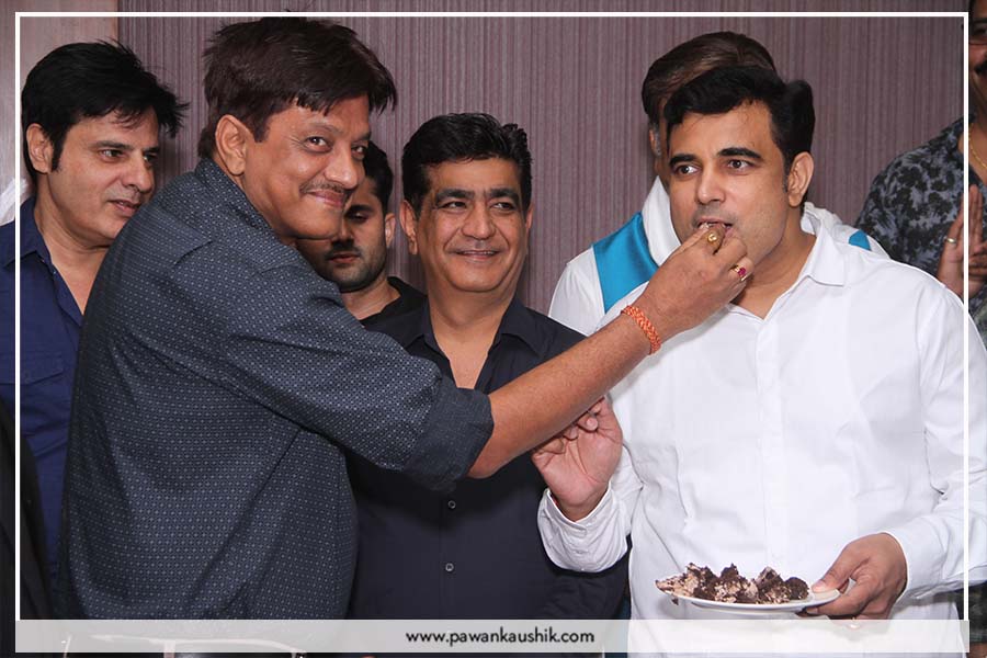 Pt. Pawan Kaushik celebrates his birthday with Bollywood Personalities