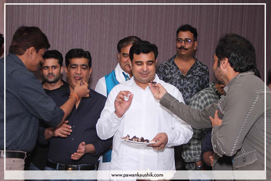 Pt. Pawan Kaushik celebrates his birthday with Bollywood Personalities