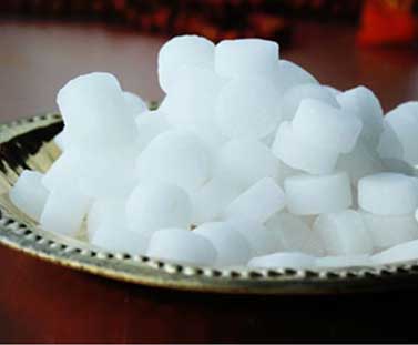 कर्पूर के चमत्कारी फायदें जो रखे आपको नकारात्मकता से दूर