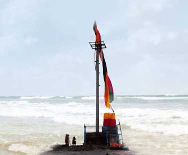 Nishkalank Mahadev – Where Lord Shiva resides in the Sea
