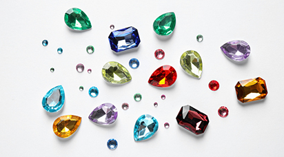 Understanding the Benefits of Coloured Gemstones