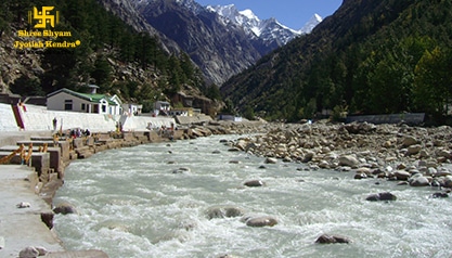 गंगाजल क्यों रहता है  हमेशा शुद्ध? पढ़िए वैज्ञानिक कारण और पौराणिक महत्व