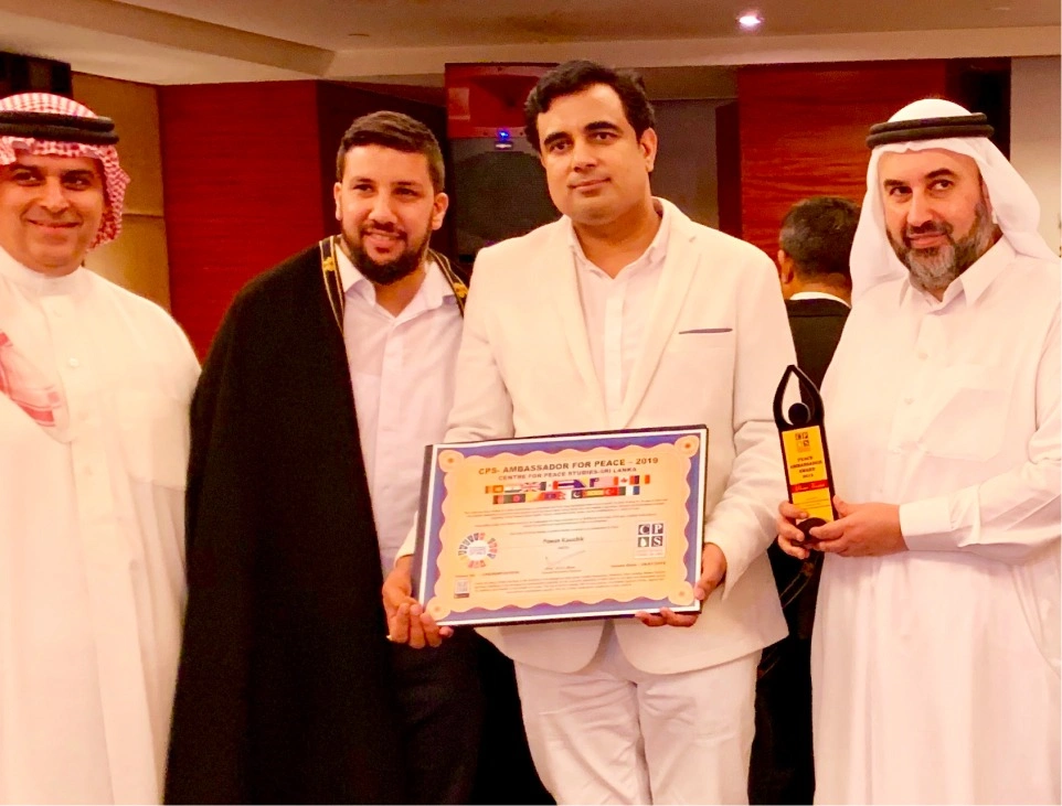 Pt. Pawan Kaushik receiving award from Akhilendra Mishra